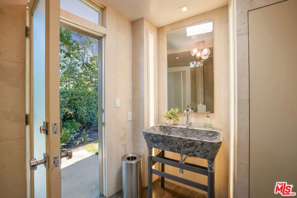 1715 Westridge Road, Los Angeles, California 90049 home-pic-23