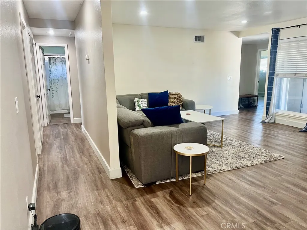 1291 Kelley Avenue, Corona, California 92882 home-pic-14