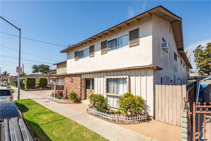 4221 E 60th Street, Huntington Park, California 90255
