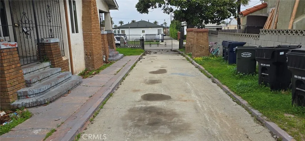 1526 W 105th Street, Los Angeles, California 90047 home-pic-30