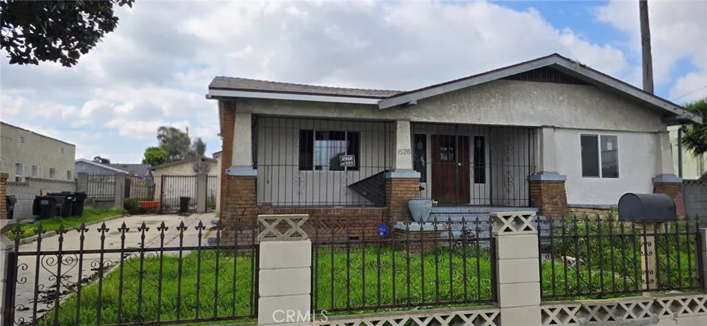 1526 W 105th Street, Los Angeles, California 90047 home-pic-1