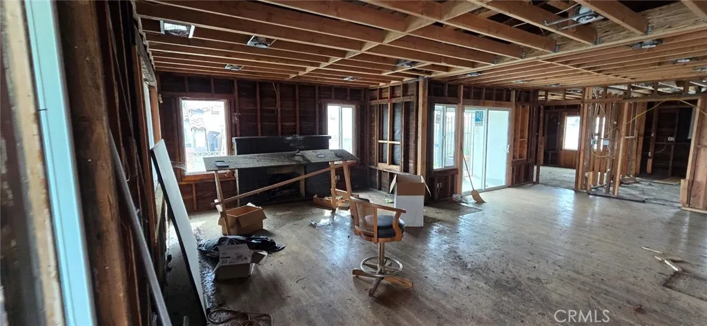 1526 W 105th Street, Los Angeles, California 90047 home-pic-9