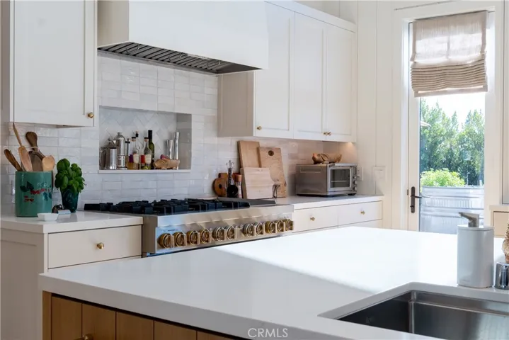 821 Bellis Street, Newport Beach, California 92660