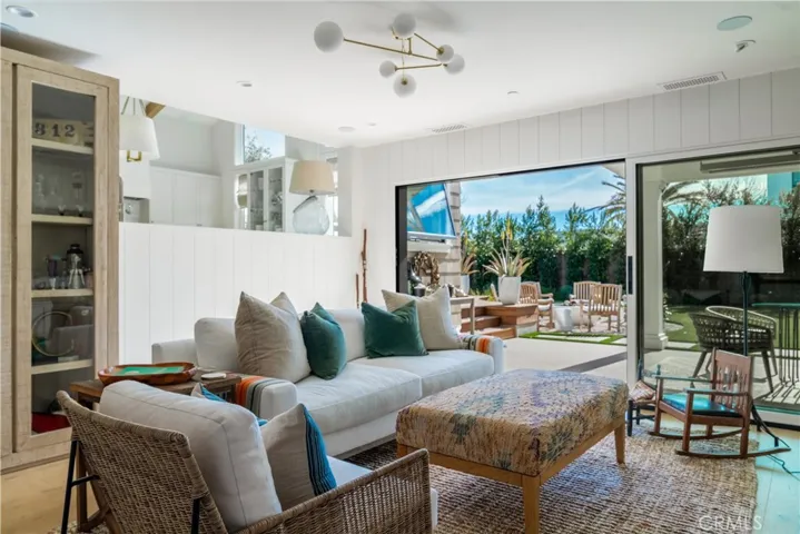 821 Bellis Street, Newport Beach, California 92660