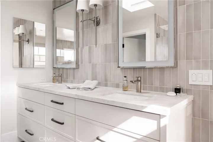 821 Bellis Street, Newport Beach, California 92660