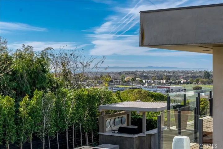 821 Bellis Street, Newport Beach, California 92660