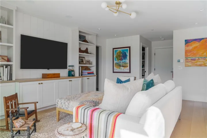 821 Bellis Street, Newport Beach, California 92660