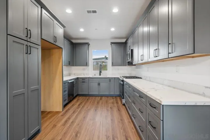 9448 Emerald Grove Ave, Lakeside, California 92040