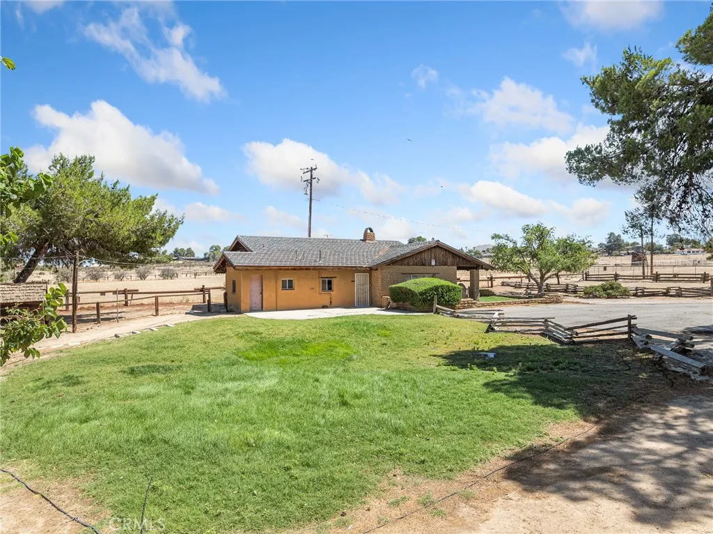 14924 Chamber Lane, Apple Valley, California 92307 home-pic-2