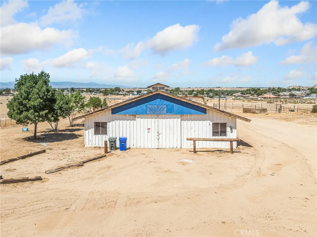 14924 Chamber Lane, Apple Valley, California 92307 home-pic-4