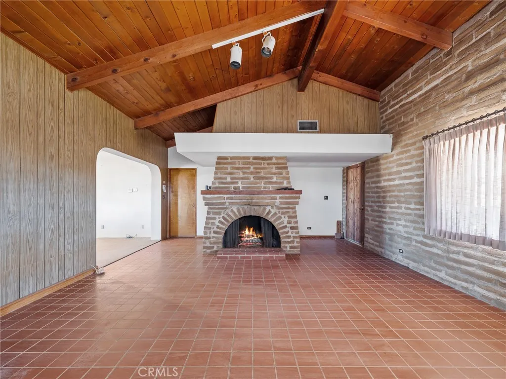 14924 Chamber Lane, Apple Valley, California 92307 home-pic-7