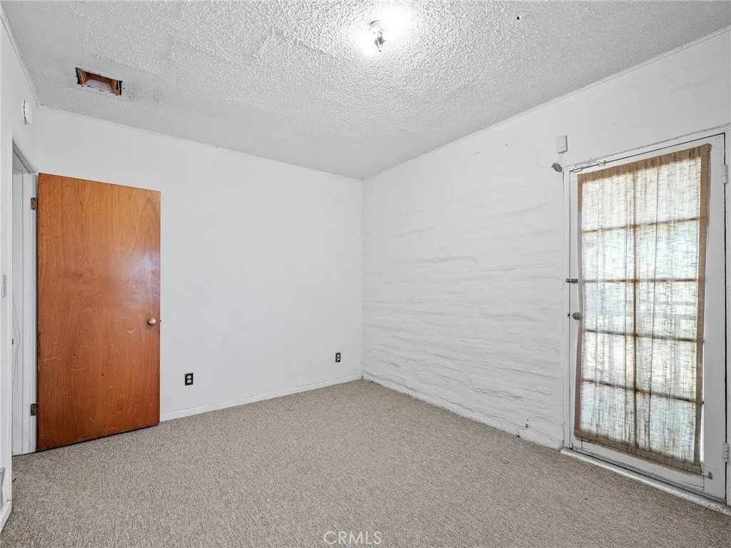 14924 Chamber Lane, Apple Valley, California 92307 home-pic-17