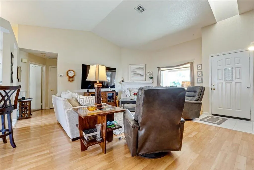 33854 Palm Lake Circle, Thousand Palms, California 92276 home-pic-13