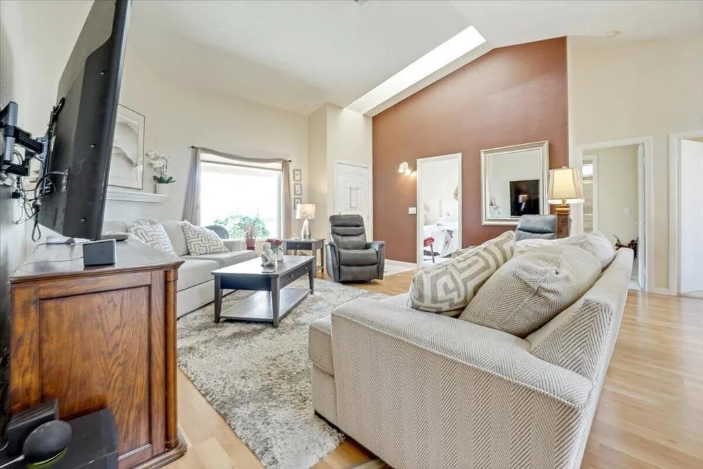 33854 Palm Lake Circle, Thousand Palms, California 92276 home-pic-5