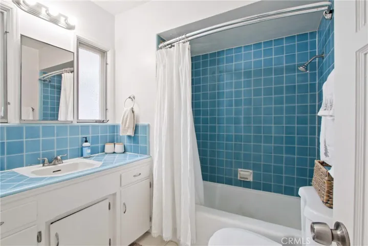 111 Bay Shore Avenue, Long Beach, California 90803