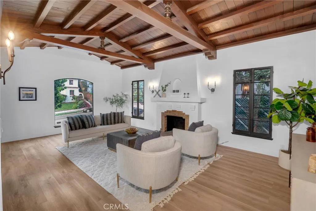 3649 Mount Vernon Drive, View Park, California 90008 home-pic-4