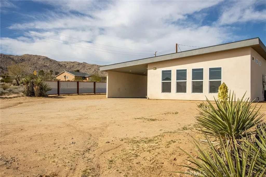 7276 Encina Road, Joshua Tree, California 92252 home-pic-1