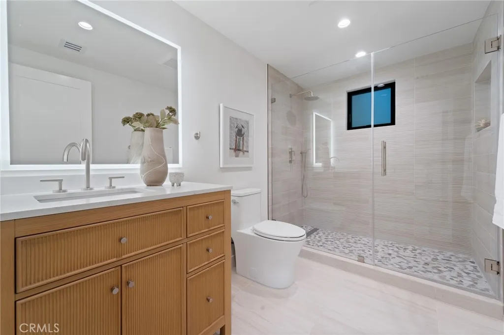 19532 Wells Drive, Tarzana, California 91356 home-pic-19