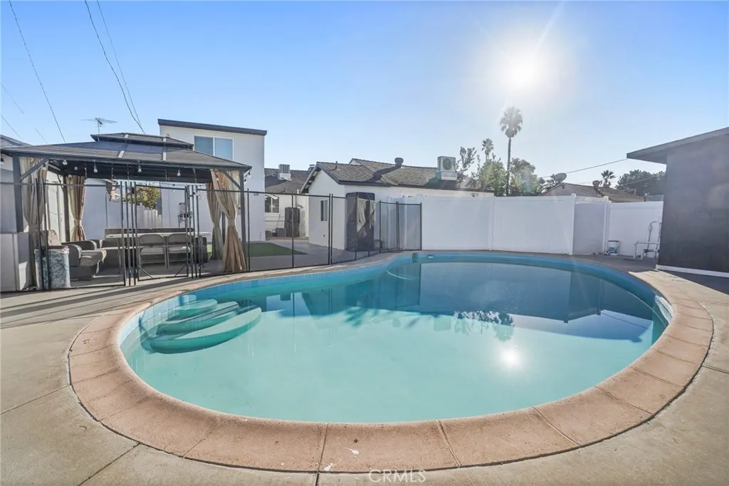 7323 Camellia Avenue, North Hollywood, California 91605 home-pic-32