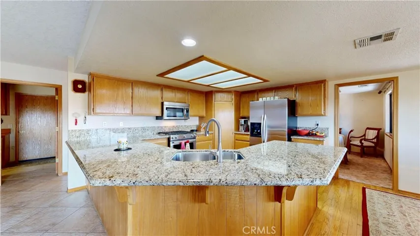 16450 Tao Road, Apple Valley, California 92307