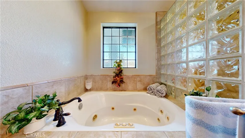 16450 Tao Road, Apple Valley, California 92307