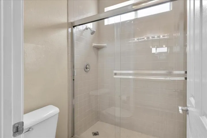 47620 Via Montigo - Second Bdrm Bath