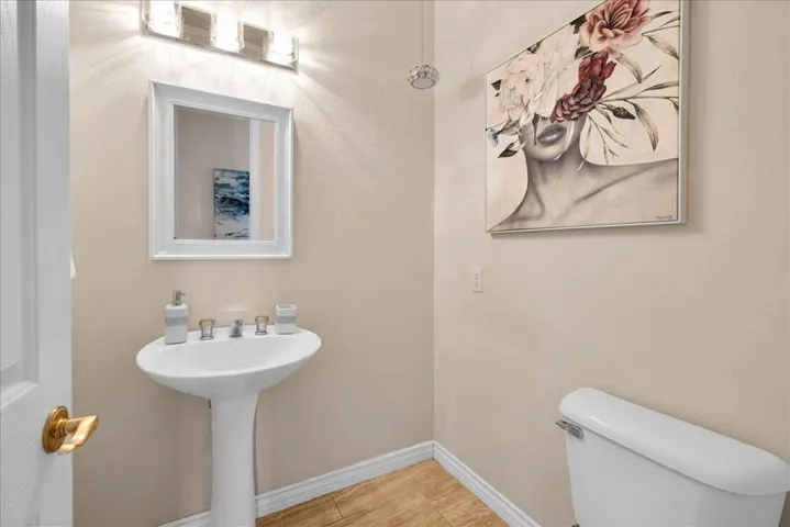 47620 Via Montigo - Powder Room