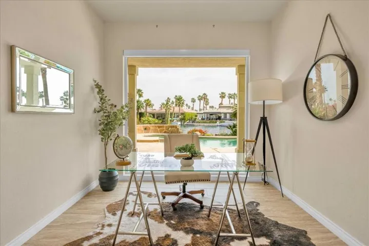 47620 Via Montigo - Lake Room