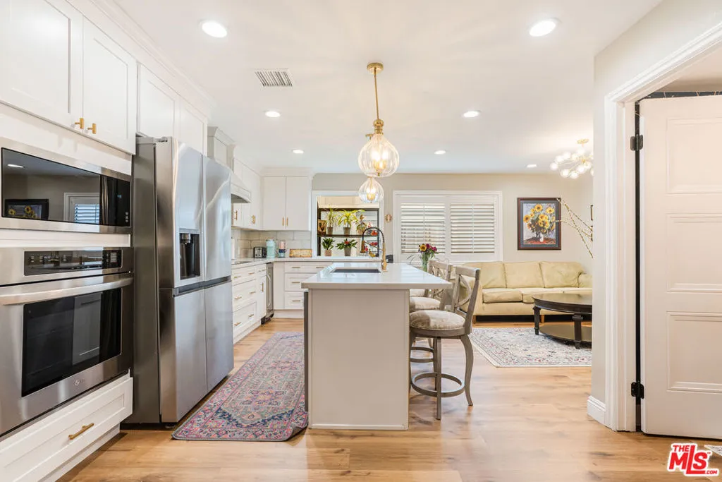 18100 Burbank Boulevard 26, Tarzana, California 91356 home-pic-7