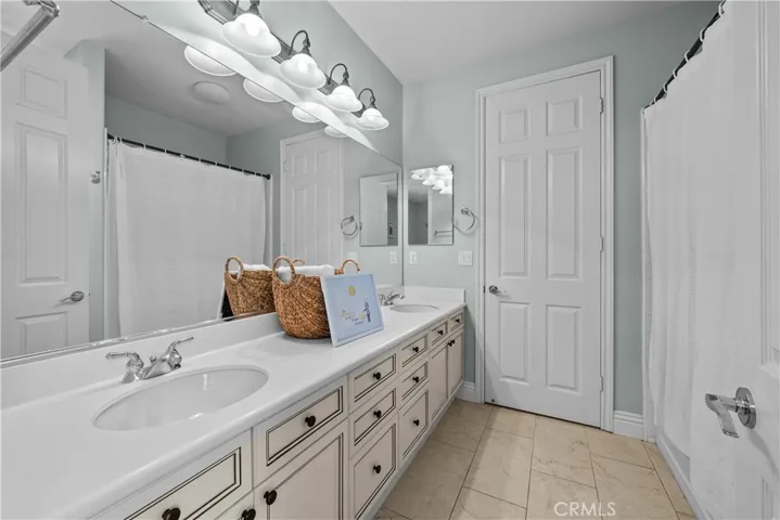 Hollywood Bath with Dual Vanities and Neutral Decor