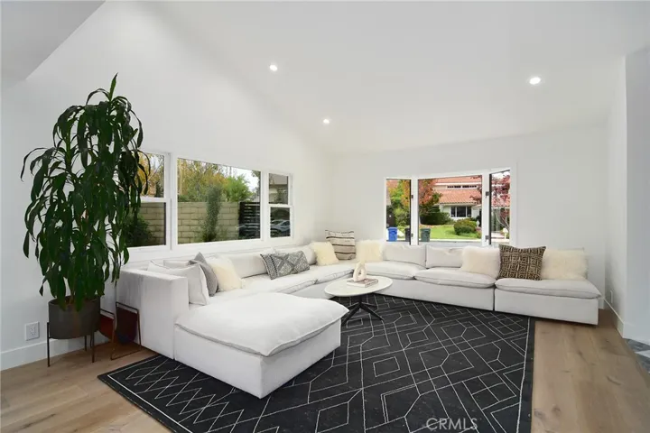 1233 Barclay Court, Westlake Village, California 91361
