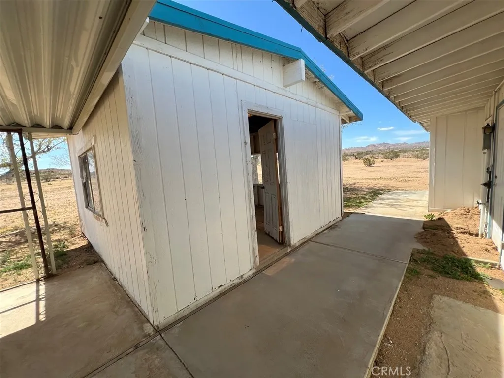 2674 Chapton Lane, Landers, California 92285 home-pic-24