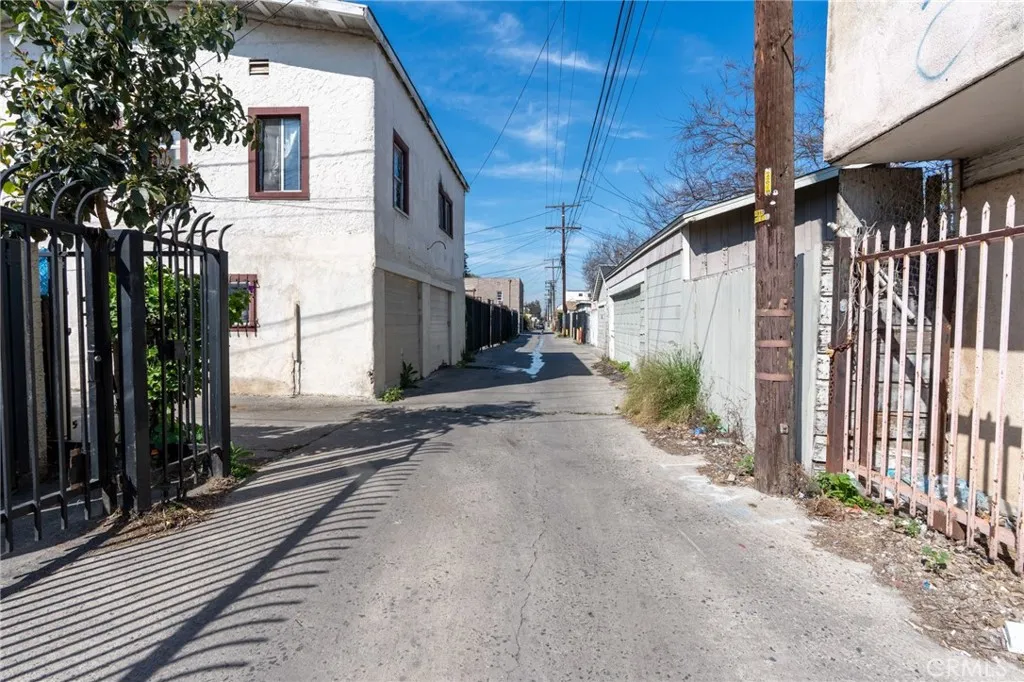 1217 W 39th Street, Los Angeles, California 90037 home-pic-10