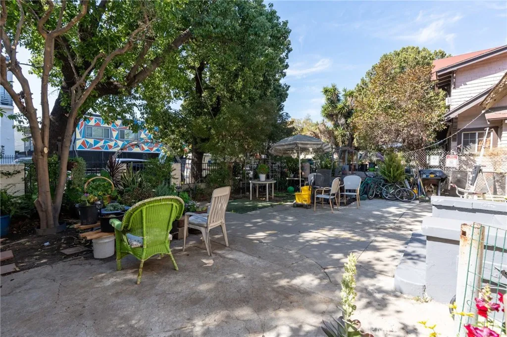 1217 W 39th Street, Los Angeles, California 90037 home-pic-3