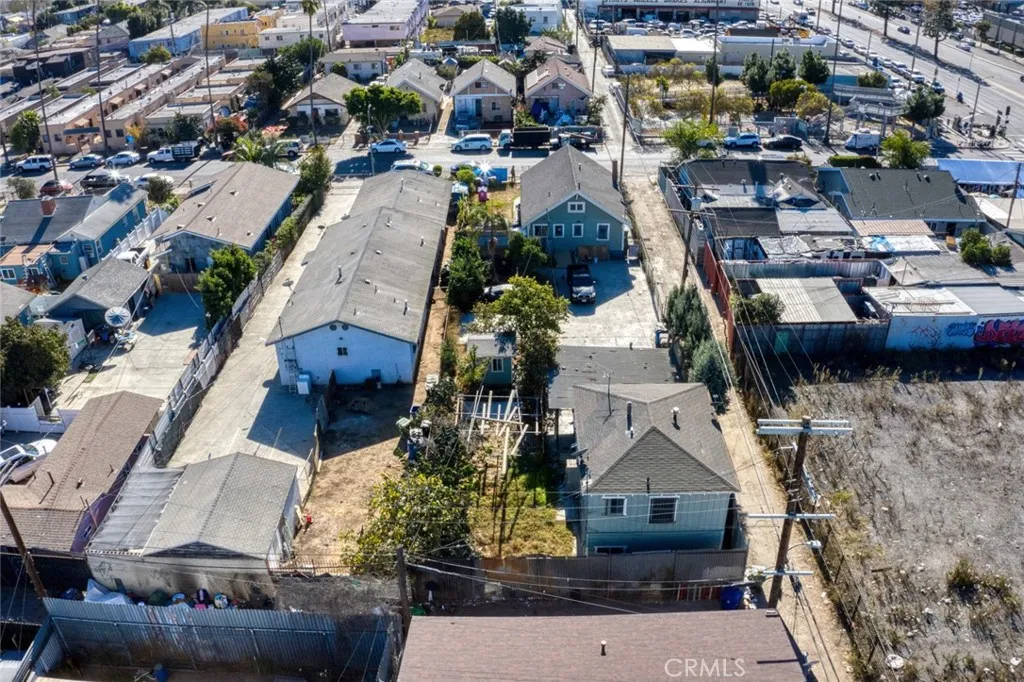 947 81, Los Angeles, California 90044 home-pic-1