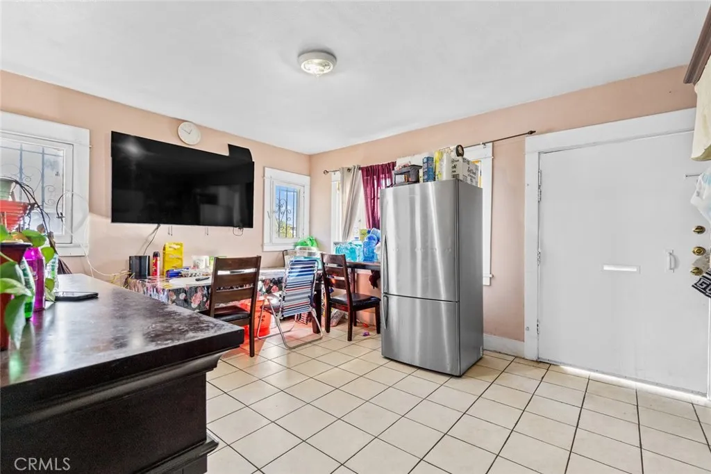 947 81, Los Angeles, California 90044 home-pic-13