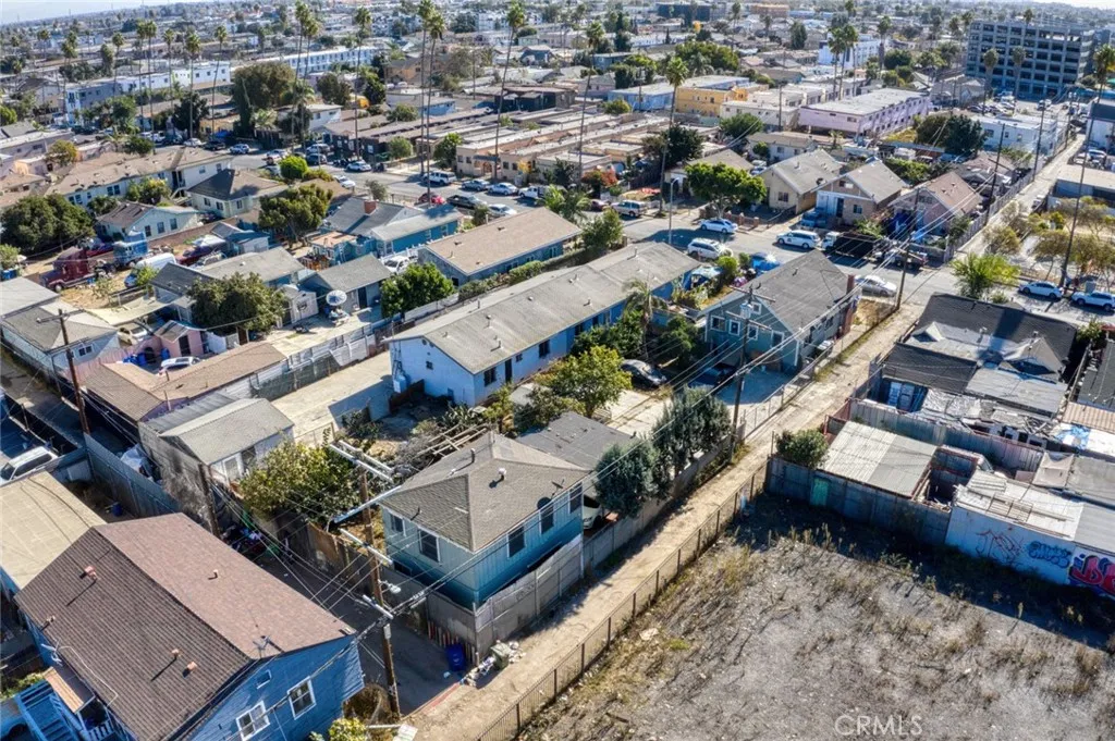 947 81, Los Angeles, California 90044 home-pic-3