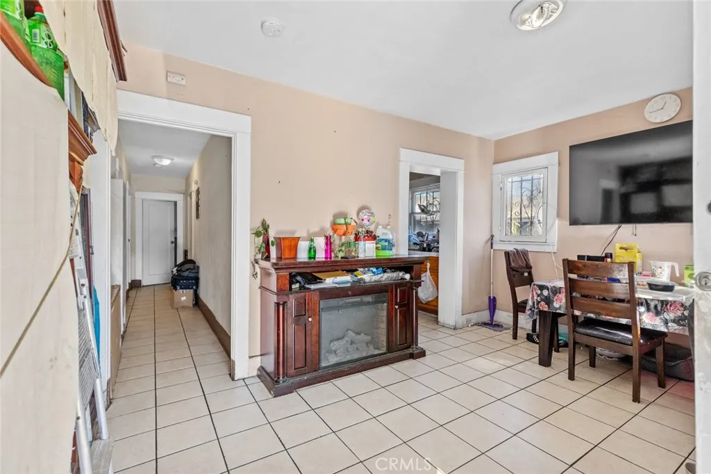 947 81, Los Angeles, California 90044 home-pic-14