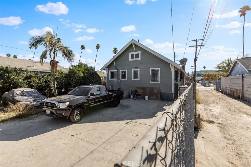947 81, Los Angeles, California 90044 home-pic-7