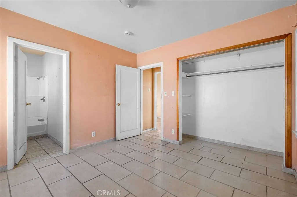 947 81, Los Angeles, California 90044 home-pic-12