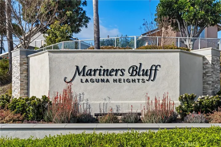 Mariners Bluff is a coastal community in Laguna Niguel that is located close to the DP Harbor and beaches!