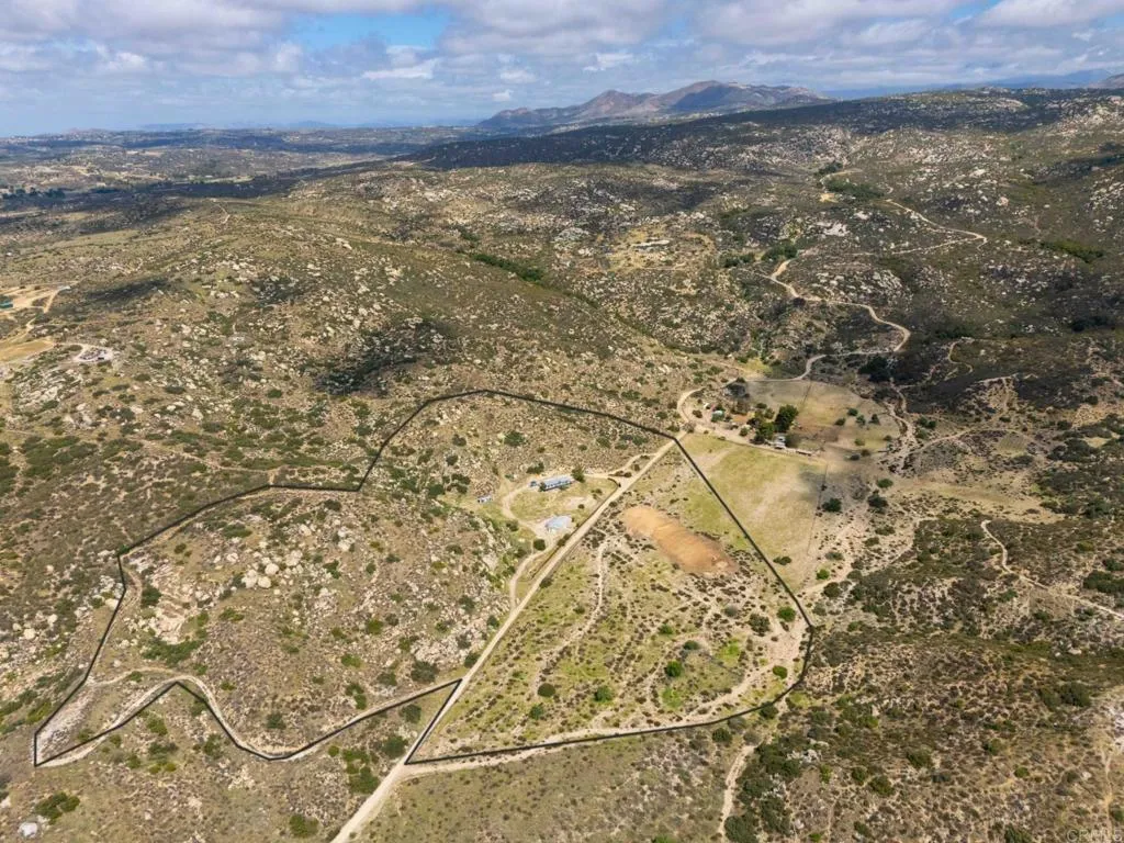 44564 Lewis Valley Road, Hemet, California 92544 home-pic-2