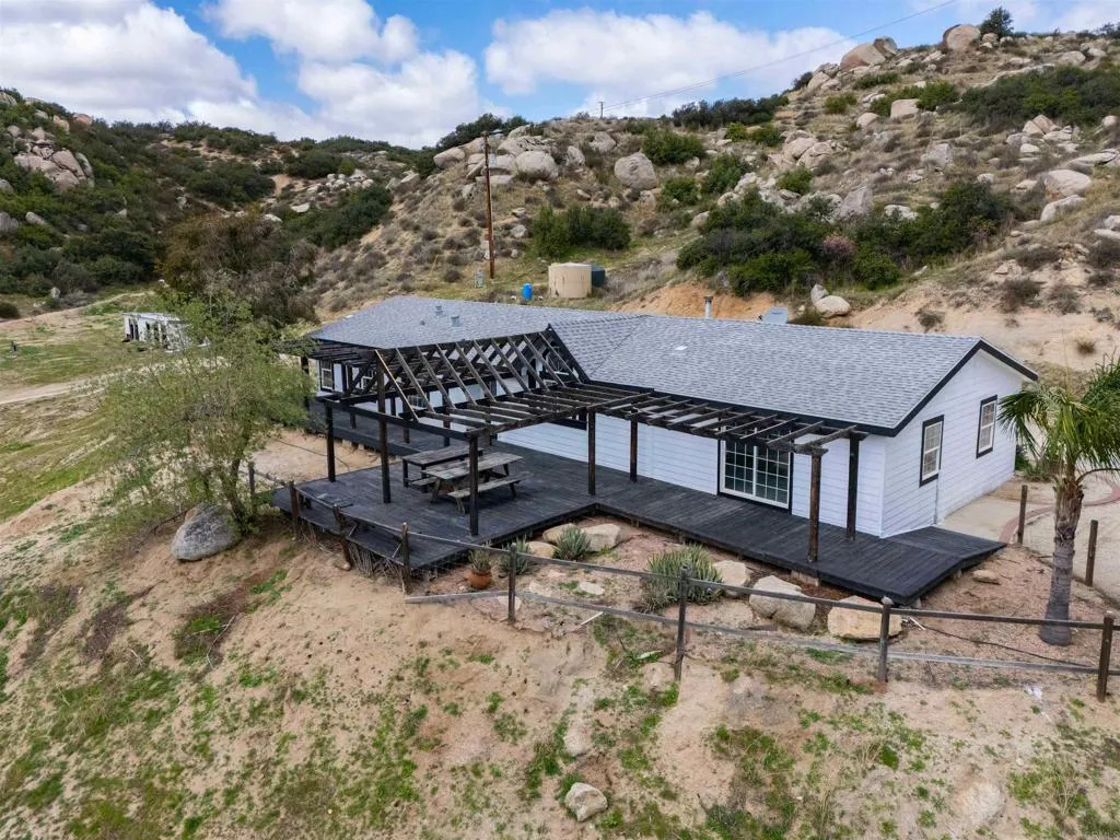 44564 Lewis Valley Road, Hemet, California 92544 home-pic-1