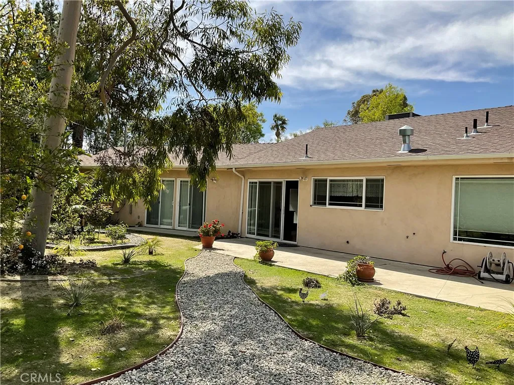 18310 Karen Drive, Tarzana, California 91356 home-pic-2