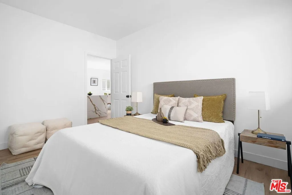 1050 W 48th Street, Los Angeles, California 90037 home-pic-7