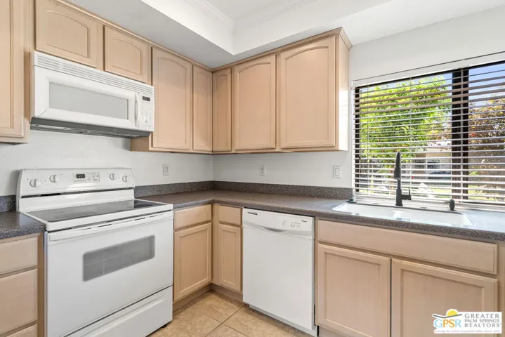 691 S Calle Petunia, Palm Springs, California 92262