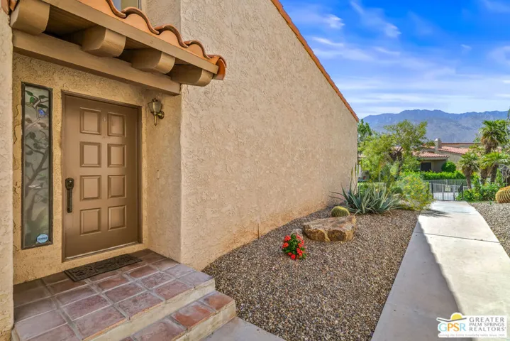 691 S Calle Petunia, Palm Springs, California 92262