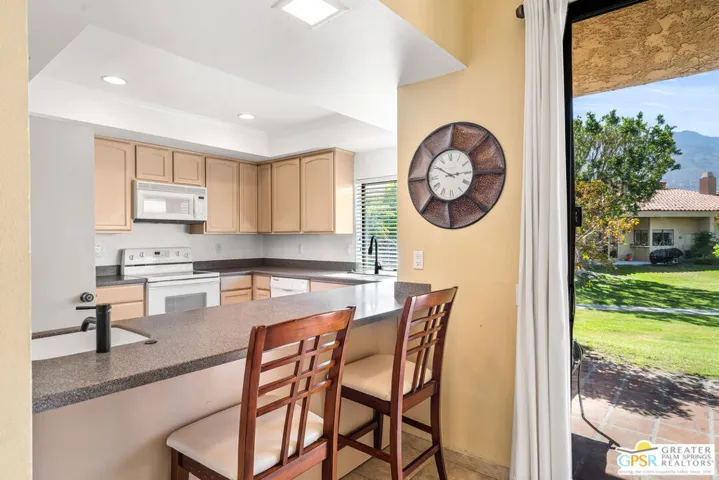 691 S Calle Petunia, Palm Springs, California 92262