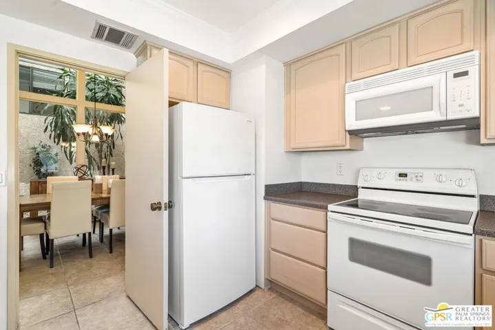 691 S Calle Petunia, Palm Springs, California 92262