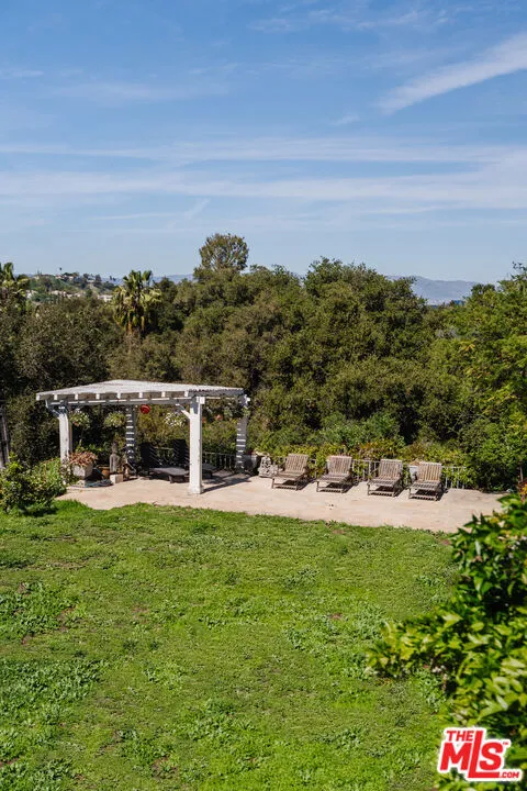 4244 Balcony Drive, Calabasas, California 91302 home-pic-33